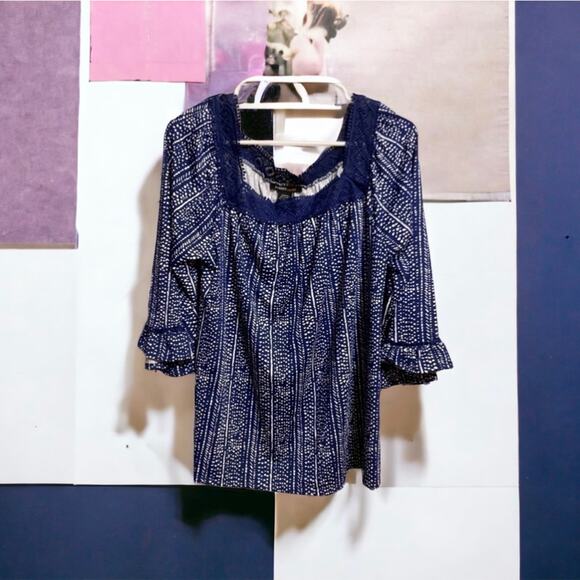 ROBERT Louis Blue and White Boho Bell Sleeve Top Size Medium - Picture 8 of 9